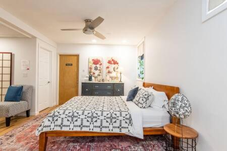 Cozy Private Apt Near Downtown เบอร์ลิงตัน ภายนอก รูปภาพ