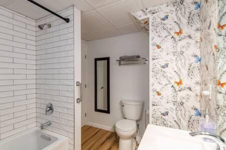 Cozy Private Apt Near Downtown เบอร์ลิงตัน ภายนอก รูปภาพ